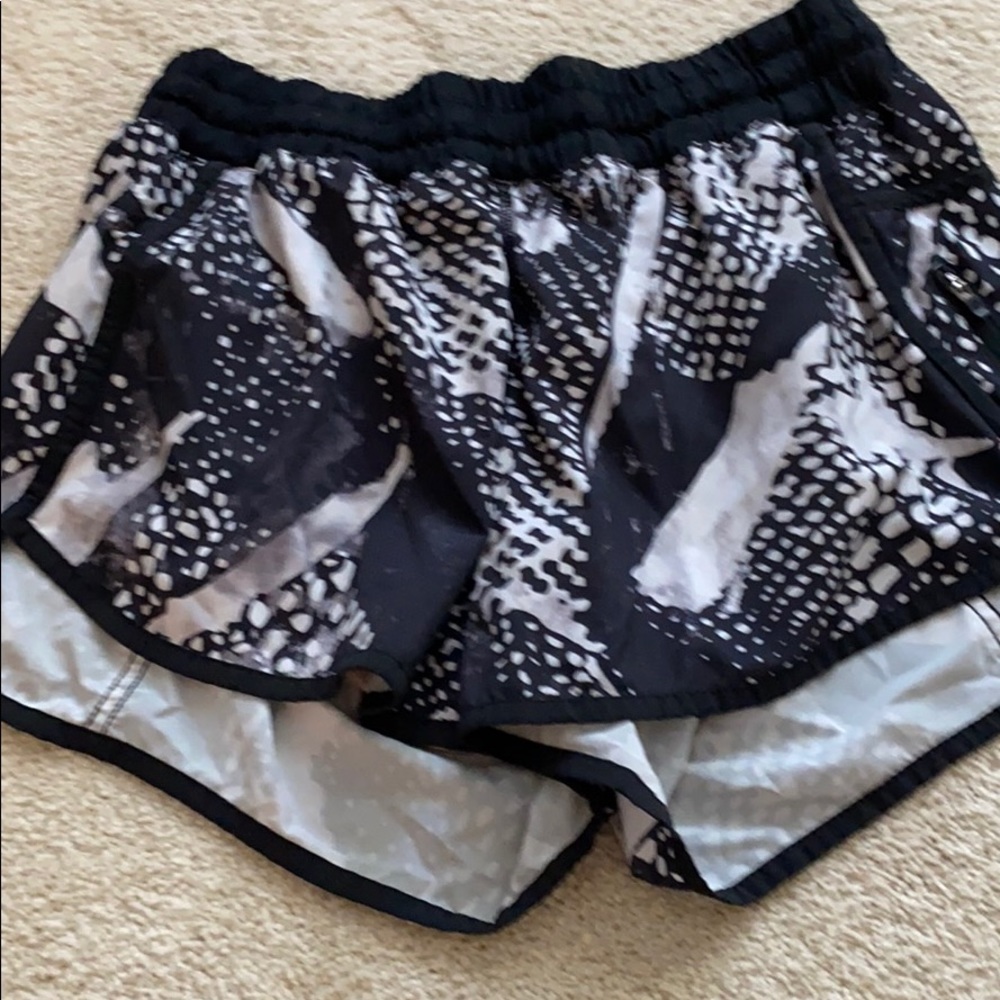 Black and white Lululemon tracker shorts